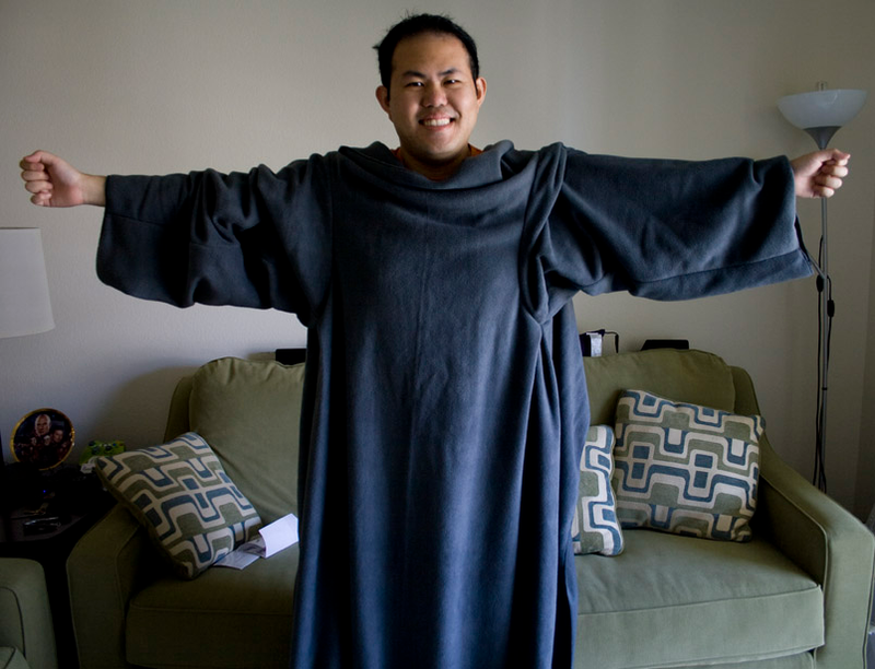 Illustration for article titled Ultimate Battle: The Snuggie vs. Slanket vs. Freedom Blanket vs. Blankoat